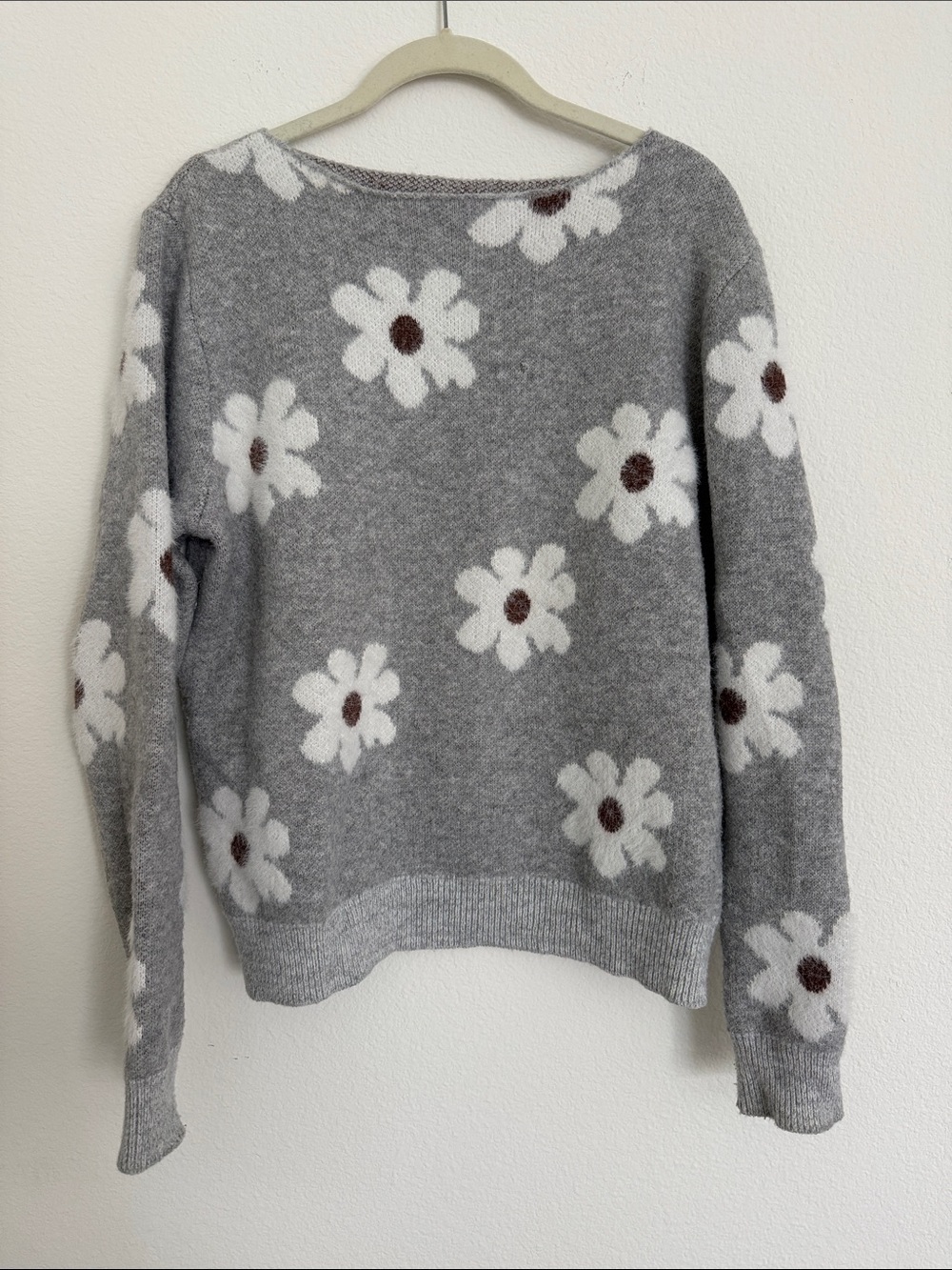 Gray Daisy Pattern Women's Sweater